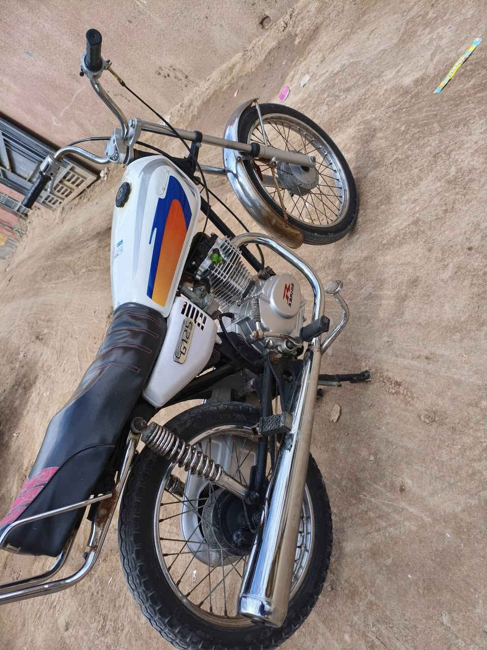 السلام عليكم شباب دراجه للبيع نضافه فول توه معمره المكينه رابيدو ام قبق الاسود 2026 بعدها على السحك صارلي 25 يوم شاد المكينه الأخوين مثل ما شوف شاصي نامه بلاد الضعيف دبلات جدد الموشراي لا يدخلي سعر 475 بيها مجال حك الجيه فقط عنواني التنومه رقمي *********** تحياتي للجميع
