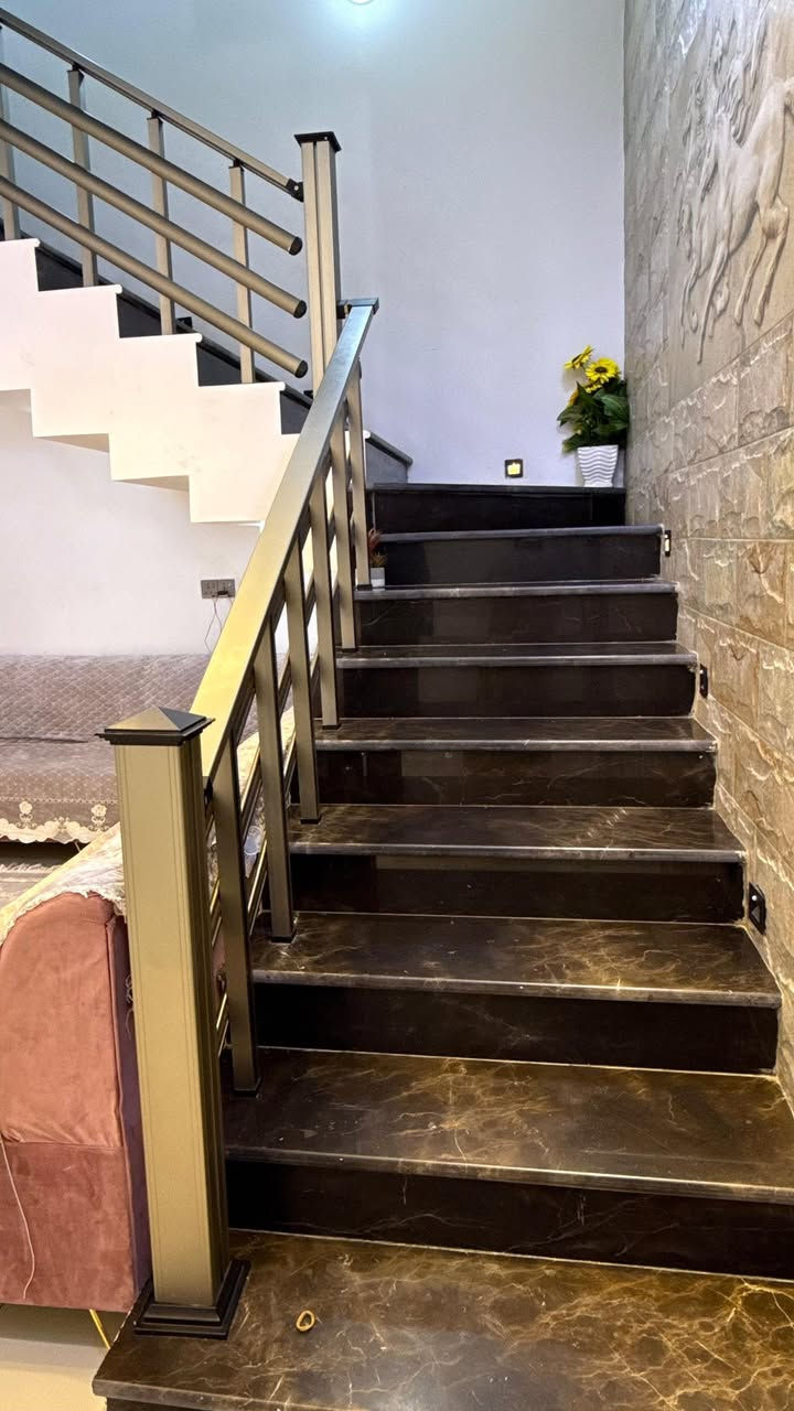 للبيع دار ١٠٥متر طابقين ٣غرف نوم حي الموظفين مطلوب أسكان ٦٠للاتصال***********
