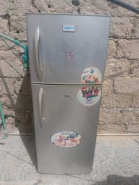 ثلاجه • نظيفه • ما تشتغل