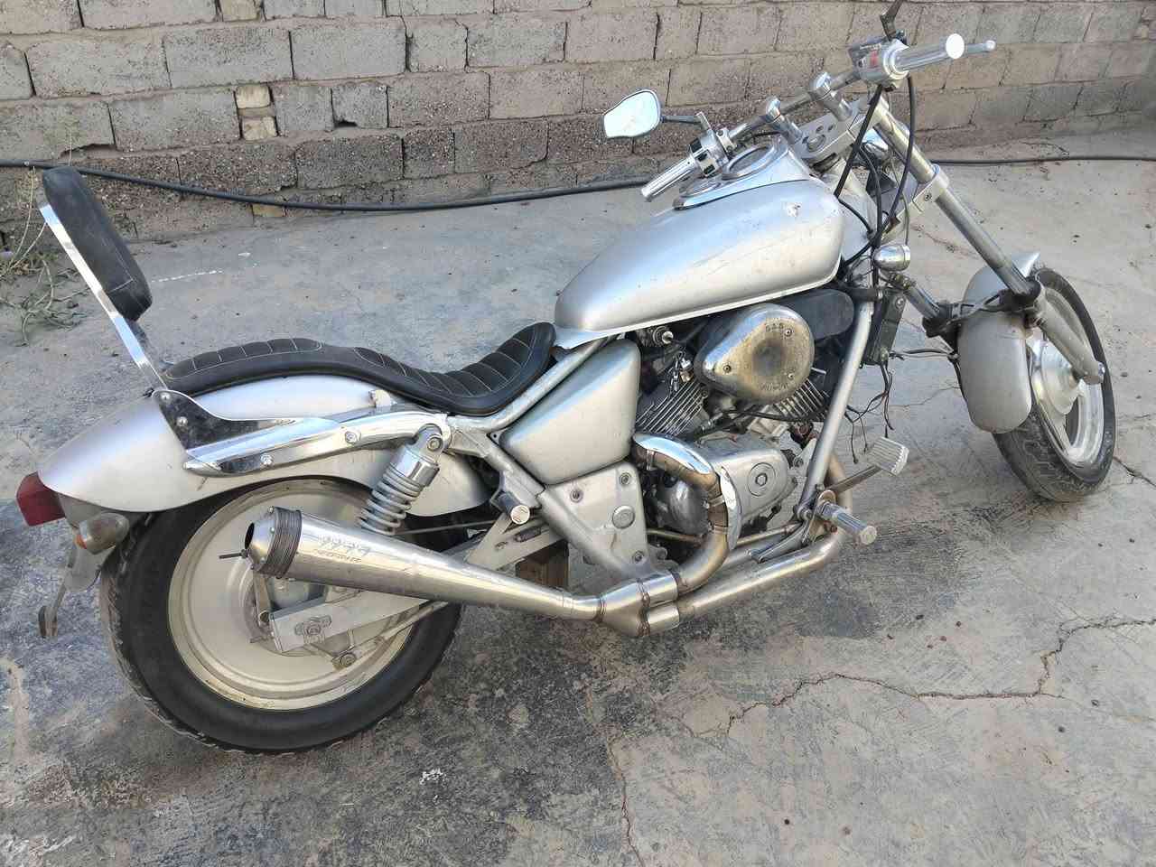 السلام عليكم
هارلي محرك 250cc
دراجة ماداخلة تصليح ابد جديدة بس يرادلهة بولش والراديتر مزروف والهورن عاطل فقط
بغداد الزعفرانية 800 الف
***********
