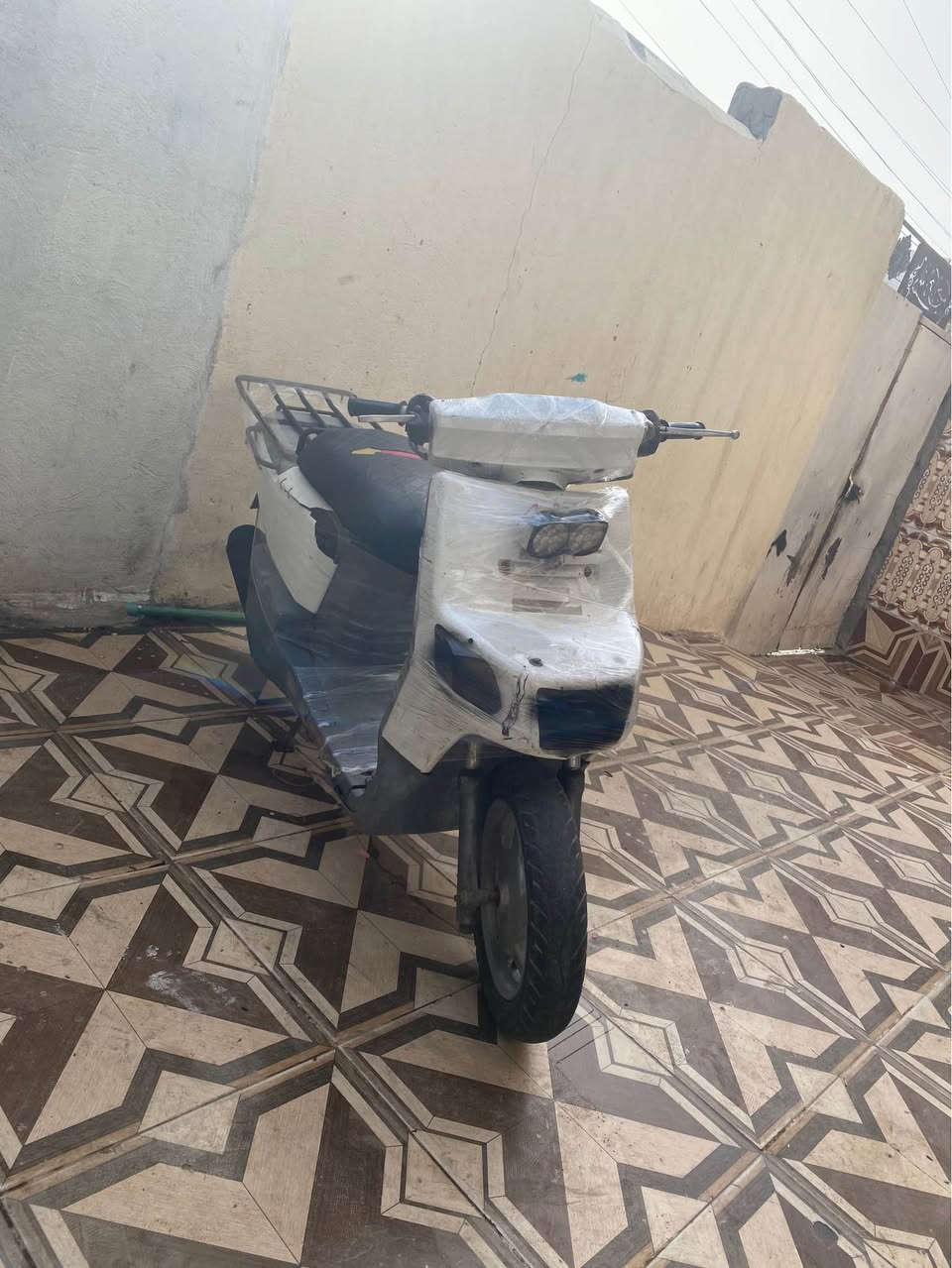 دراجة بيكم شغالة وصوتها ناعم مكينة مكفولة شوفت عينكم الدراجة نقصها فقط كهربائيات وشوته شغاله حاليا وتجي وتفحص مابيها اي خلل وين ماتريد روح بيها سعر175 قفل مال بيع بدون دهرة او عملة مكاني بصره قبلة رقمي *********** البصرة, العراق
