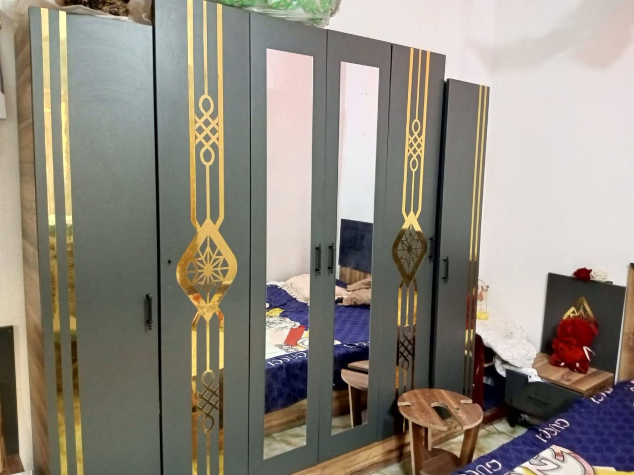 السلام عليكم عندي غرفه للبيع نظيفه تركيه خمس قطع مكاني بعقوبه اللي يحب يتصل على هذا الرقم *********** سعر 500 وبيها مجال
