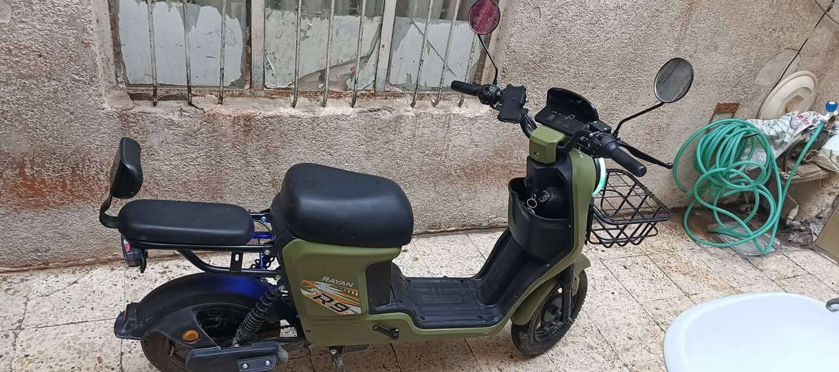 السلام عليكم دراجه R9الريان
5بطاريات دبل 
سرعه 88
3سرع 
بريك دسك
بلوتوث 
ستاند تلفون اصلي 
مرايات جانبيه 
ملف 1500واط حقيقي 
سله
بيها بايدر
لايك عالي ناصي
نظام Rرجوع
سويجات 2بصمه 2كارت 2
حساس سرقه
تمشيك بل سرعه الوحده 40كيلو متر 
السعر خاص ***********واتساب فقط
