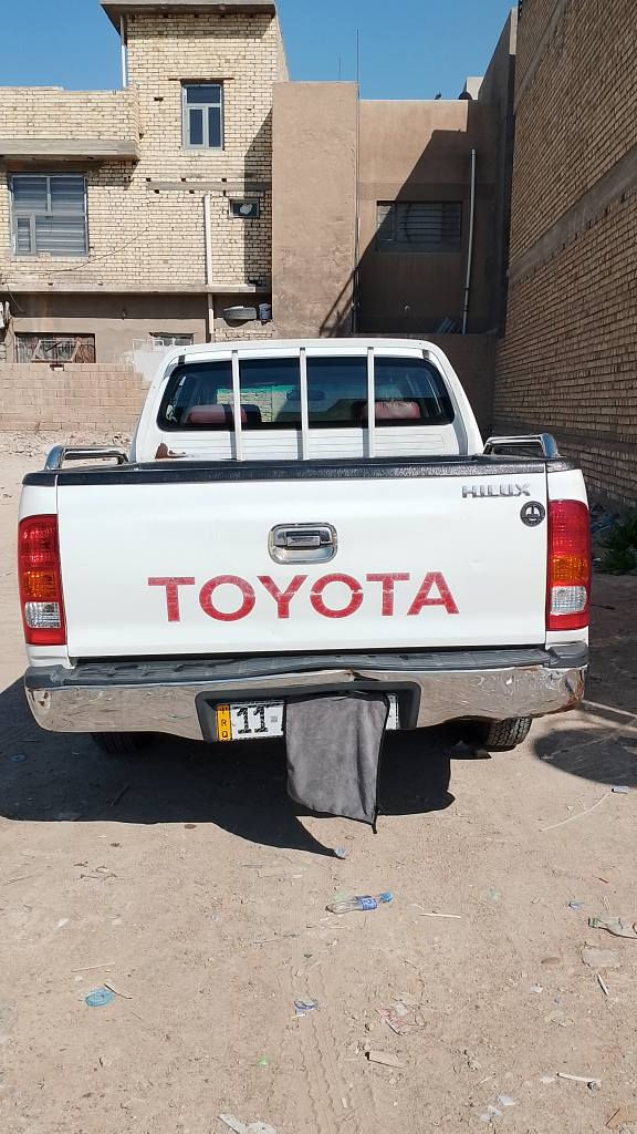 السلام عليكم لبيع بيكم هايلوكس موديل 2010 فلاحي كويتي دشبول رصاصي منضومه تبرير جديده منضومه ماء جديد باتري جديد وصور السونر موجوده بل منشور 
الموقع بغداد السيديه غير متواجد على الفيس 
السعر 140 وبيها مجال قليل رقم تلفون *********** بغداد, العراق
