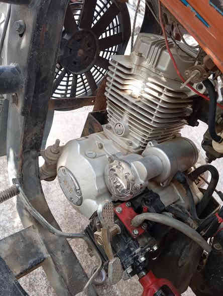 سلام علیکم ستوته فرس اوراق مديل 17مکینه جدیده وکیربکس جدید 300cc کهربائيات كلها شغاله سلف بك لات اشاير فان كله شغال مكاني بني منصور ابو غريب السعر 1400 وبيها مجال قليل***********
