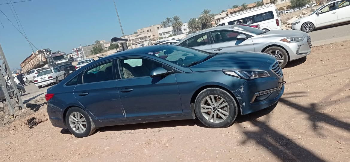 السلام عليكم
سوناتا ٢٠١٥ للبيع وارد امريكي لون ازرق فيروزي 
مبدل بيها بنيد وباب جهة السائق الباب نفس اللون 
كامره
تحكم
كشن سائق كهربائي 
للاستفسار 
***********٦
