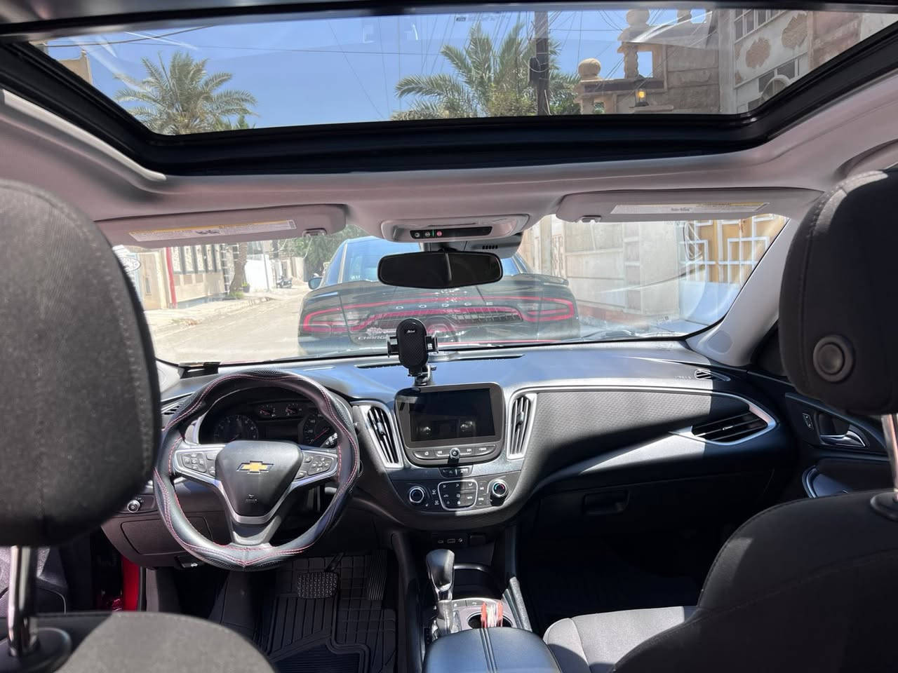 السلام عليكم للبيع ماليبو موديل 2022 ماشية 104 الف كيلو متر السيارة فول مواصفات LT2 السيارة مفوله بانورما وتدفئة كشنات يعني شغل واطلع اللون مميز ماروني حادث السيارة الجاملغ الخلفي عكس السايق راجع بارد ومصبوغ بس باقي السيارة كلين سونارها موجود رقم شمالي وكالة السيارة نظيفة كلش ما ناقصها شي ابد قبل شهرين شديت الها منظومة لايتات لايت يخبل نهار
السعر 150 وبيها مجال بسيط 
للتواصل على رقم الواتساب *********** عنوان السيارة بغداد الاعظمية بارك الف ليلة وليلة متواجد من بعد المغرب
