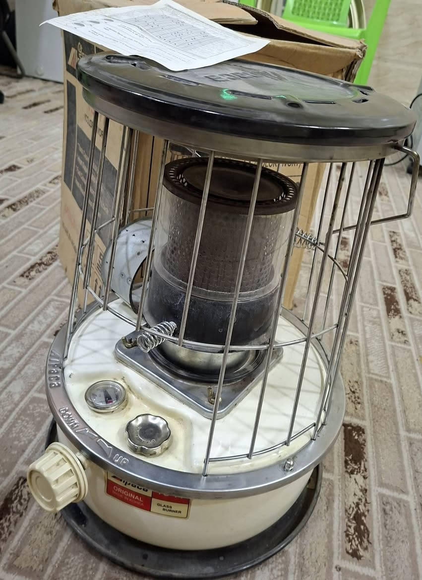 صوبة انتيكة
ياباني اصلي
غير مستخدم 
بالكارتونة والكتلوك 
السعر 75 الف
بغداد الشعب
***********
