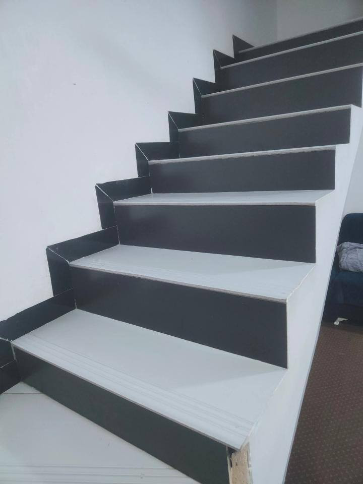 سلام عليكم 
مشتمل للبيع

طابو زراعي سند 25
مساحه 100م الواجه6.5م النزال16م
الطابق الاول
صاله غرفه نوم كلدور مطبخ 
مجمع صحيات داخليه وخارجيه
🌎الموقع 
خالف البنزين خانه الاضواء بابل 
شارع 80  
للاستفسار اكثر
***********
***********
