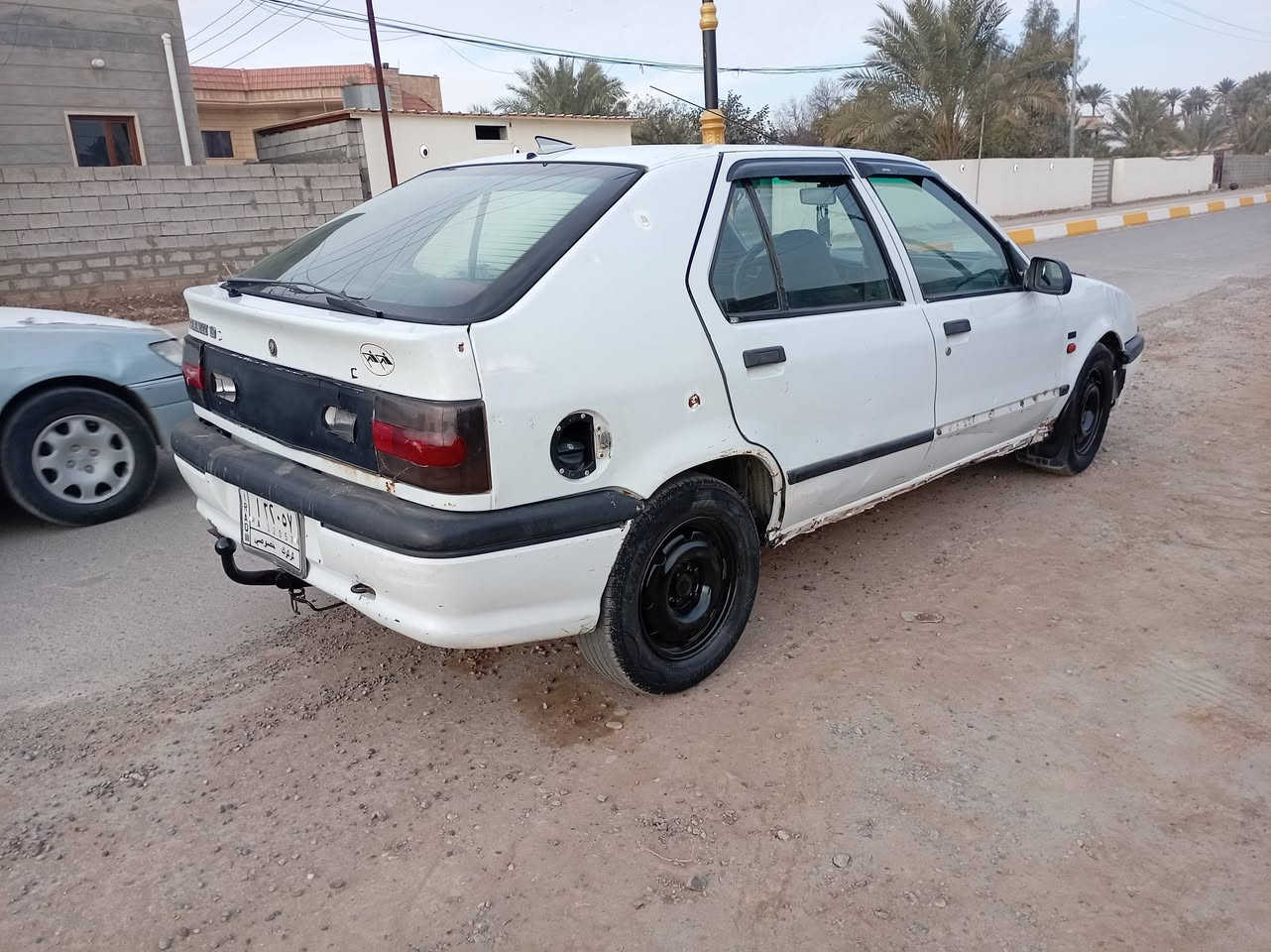 رينو موديل 93 شرط كير ومحرك  وكهربائيات  السياره على اخر حبه بس شغل وتمشي الباقي شوف العين المحرك حجم 18 للاستفسار الاتصال ***********
