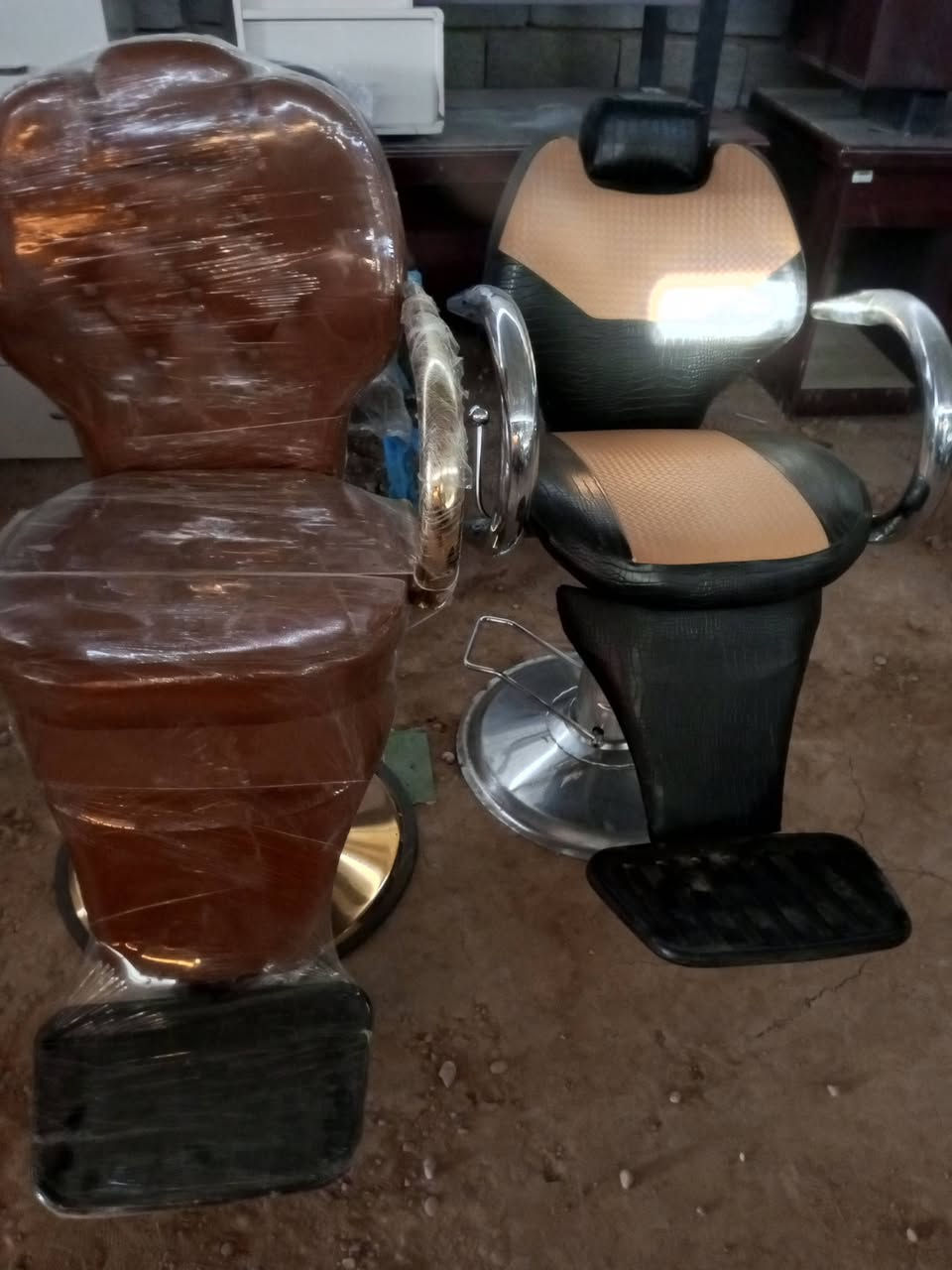 انواع الاثاث الجديد و المستعمل في مزاد الامير 
عنوان ام العضام قرب مكتب المدينة للعقار 
***********
