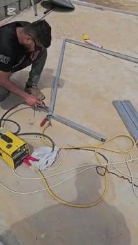 ٨ ألواح ٦٢٥ واط • عاكس ٣ كيلو • بطارية ١٦ كيلووات