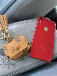 تلفون ايفون اكس ار  ذاكره ٦٤  مبدل بس بطاريه و ضهر بي فطر وباقي كله شغ...