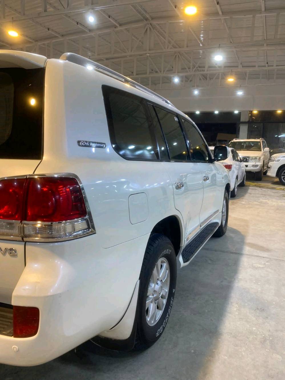 يالله لاندكروز 2011 ستينيه اصل فول موصافات 1/1 
رقم  جديد أنكليزي الدولي باسمي 
هزة وسنويه مجددة لغايه 2030 🔴
شرط تحويل ووكاله 
كفاله عامه من ضربه /وصبغ /وتبديل // ✅
مواصفات GXR.i يعني فول vip اصل ستينيه 
فتحة سلايت رؤف 
محرك 6سلندر وضع شركة 
بصمه + بصمه ابواب 
7راكب                     
ثلاث قطع تبريد 
كشنات جلد بقلاوة 
كرسي كهرباء 
٨ ايرباك
تحكمات ستيرن 
فور ويل  
دشبول ليزري 
عتب ليزري 
ثلاجة 🧊
شاشة بلاد 
كامرة خلفيه
دفلوك ونضام زحف 
لايت زنون اصل 
لد آمامي خلفي 
اشاير بلمري 
اشاير بلجاملغ
حساس امامي خلفي 
ارضيات جلد مال شركه تويوتا الأصليات

مكينة كفالة عامة لاتبخير لاتنقيص ولاصوت 
كير وضع الشركة مكفول كفالة عامة 
تخم تايرات اربعه جديدة دنلوب ياباني اصلي 
الحدادية الاماميه والخلفيه كلها جديدة وجاهزة
تبريد ثلج منظومة تبريد كاملة

السيارة مكفولة كفالة عامة من ضربة وصبغ وتبديل 
والسونار داخل المنشور كلشي موضح بلنشر ،المسافة المقطوعة 280 ألف كم
السعر 325 ورقة وبيها مجال 
رقم اربيل الجديد 

مكاني النجف //الكوفة للاتصال/***********
ا