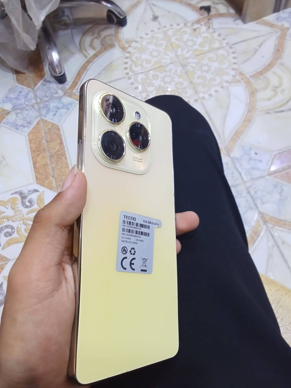 جهاز للبيع تكنو سبارك 20 برو للبيع فقط ذاكرة 256 الرام 8 سعر 110 و بي مجال بسيط ***********
