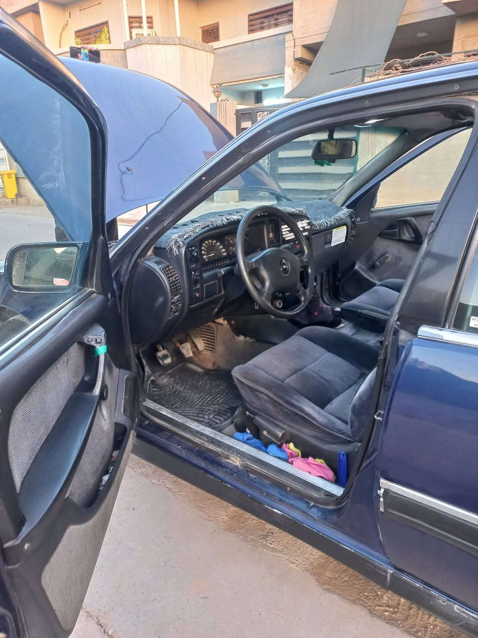 السلام عليكم
اوميكا ٩٢ محرك ٢٠ شرط الكير والمحرك بي بخار 
صبغ عام جمالية 
بدون حادث ومعجون شراي جابر على الرقم 
***********
