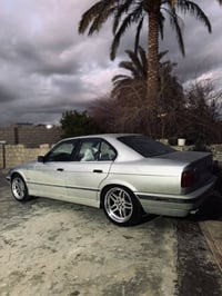 حجم ١٨ • خلفية • نضيف