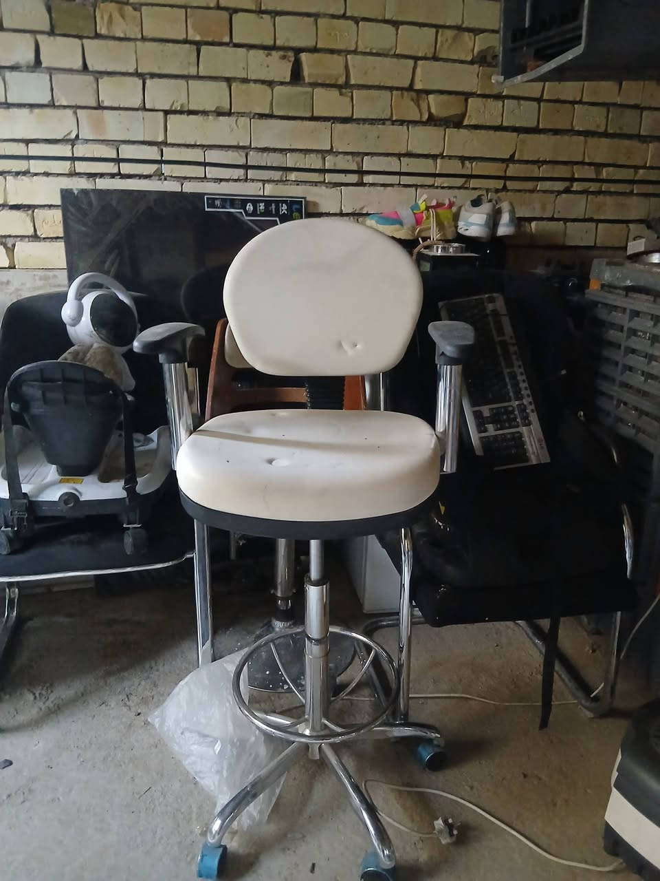 اغراض مستعمله للبيع كل حاجه بسعر العنوان بغداد حي نصر قرب المعارض ***********
