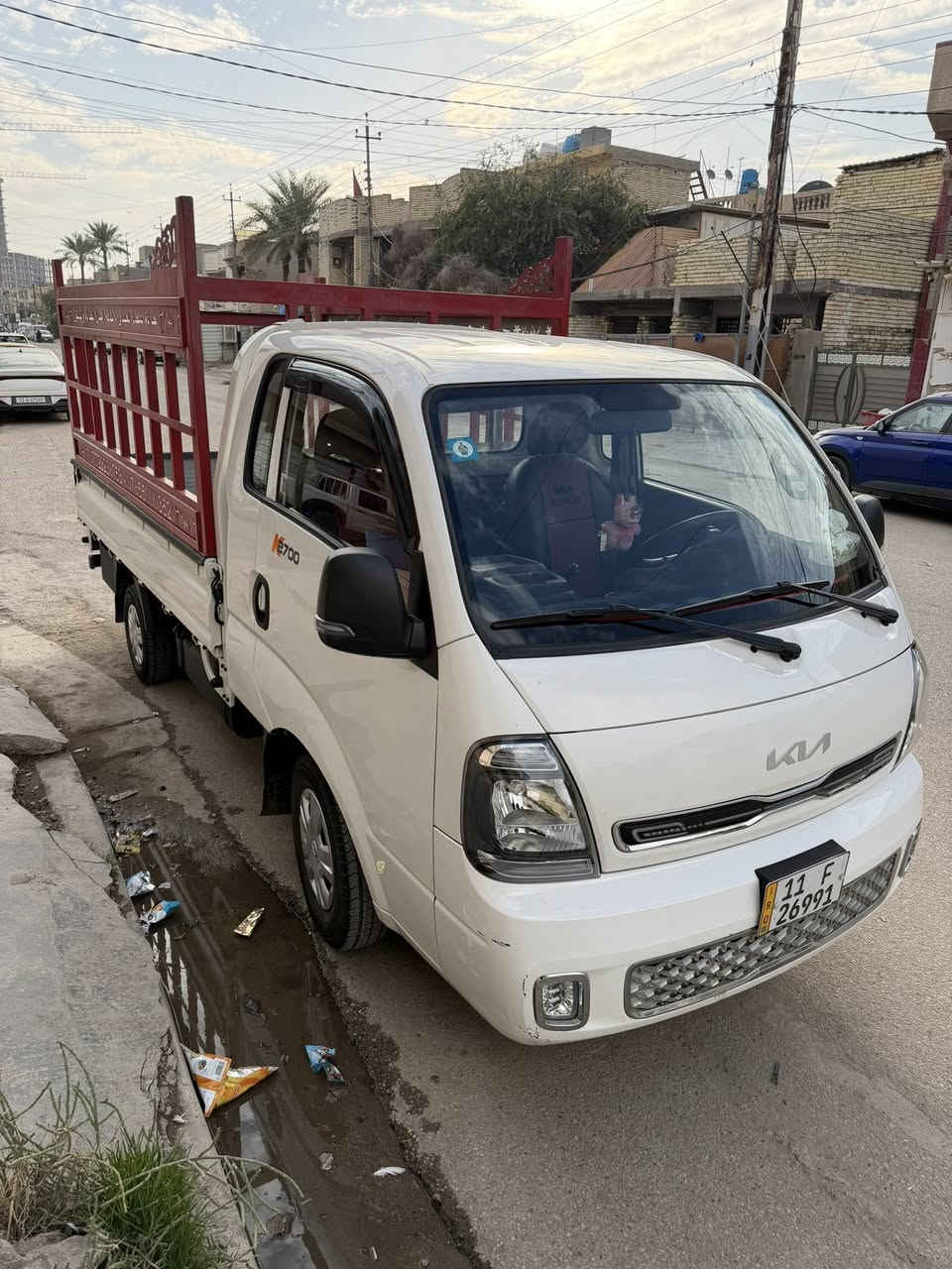 السلام عليكم كيا بنكو 2700 للبيع موديل 2024 ماشيه 30 الف السياره استعمالي الشخصي فقط حتى ما احمل بيها وكدامكم النضافه السياره مدوشمه ومغلفه كامل وتايرات اماميه جديده حساسات وكامره خلفيه واشاير بل مري فول سستم ابيعها بدون المحجر السياره بيها طخه بل باب مال سايق خفيفه كلش وكدامكم بل صوره واضحه 

العنوان بغداد حي الاعلام للاستفسار التواصل خاص او الاتصال على هذا الرقم *********** /  ***********
