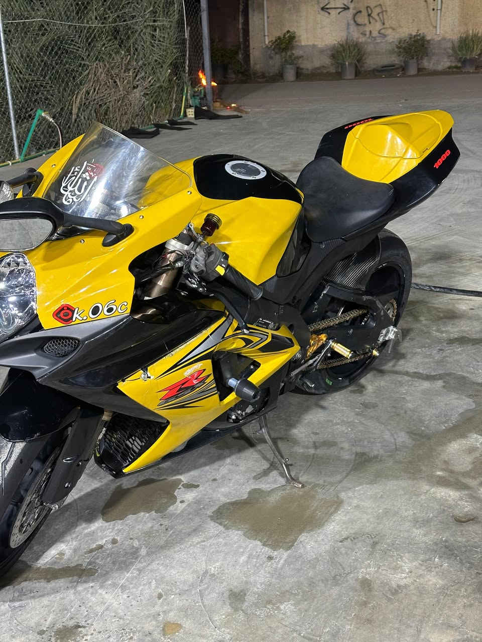 السلام عليكم شباب دراجه جكسر موديل 2008 الدراجه كفاله عامه دراجه مال جناي عليها ادامه كامله وبرمجه 3 مودات ويدات برمبو اصليه وقطع كاربون وعليها سلايدرات رياضي تفاصيل الدراجه اكثر ***********
