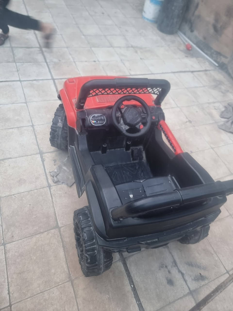 السلام عليكم
للبيع سياره شحن للأطفال شغاله باتري جديد السعر (١٠٠) ت (***********)
