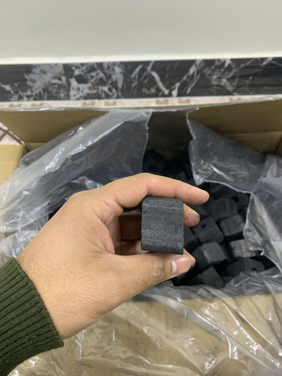 اهلاً وسهلاً عروض 2026🥳
***********
***********
سعر كارتونة فحم البابلي 30 الف(جملة) وزن الكارتونه 12  وزن الفحمة 35g فحماية تأخذ ع فحص لا ريحة لا غاز يتوفر توصيل لكل محافظات العراق
عروض الفحم عدنة تختلف والاسعار مناسب وهدايا متوفرة✨♥️
