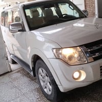 باجيرو  2014 حبتور فول لون صدفي  ماشيه 143  سياره جديده كل نقص مابيها ...