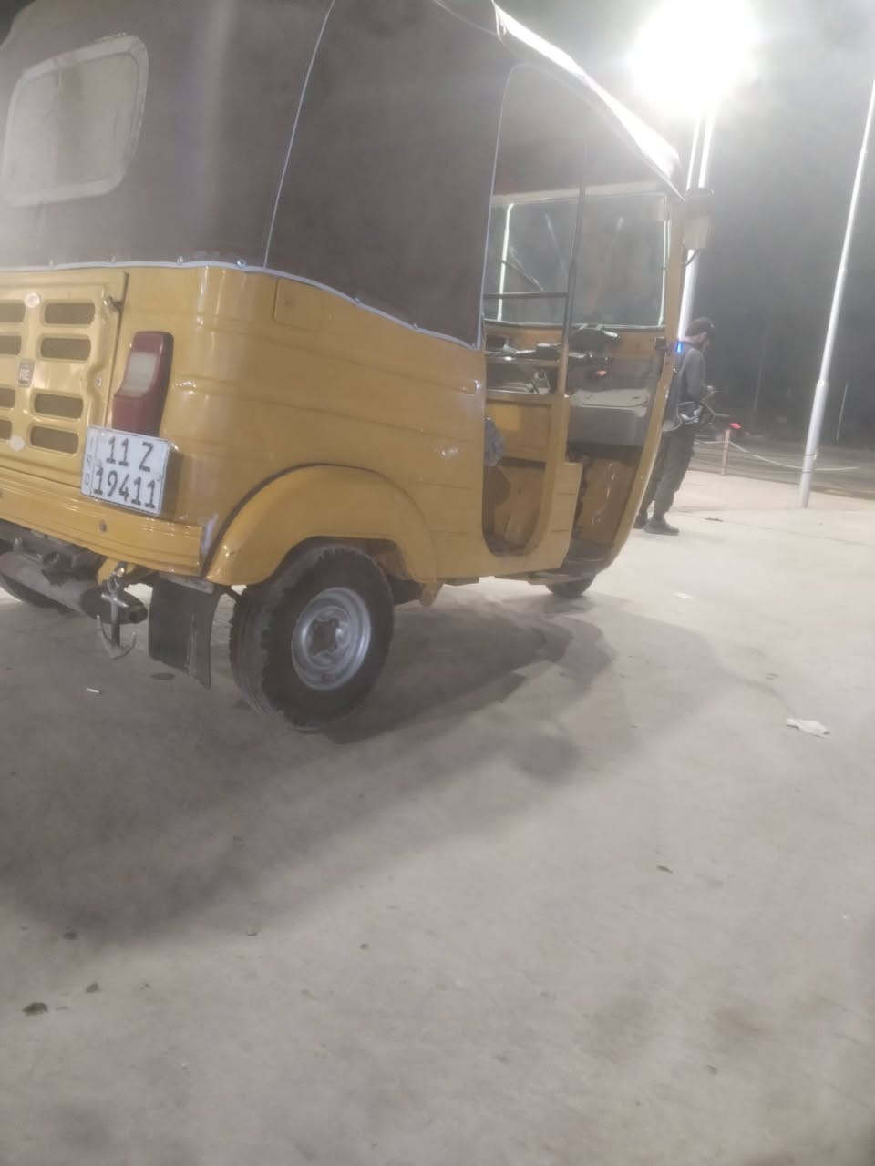 السلام عليكم شباب تكتك للبيع موديل 2019 شهر 11 سعر 6 ملايين و 300 رقم الهاتف ***********
