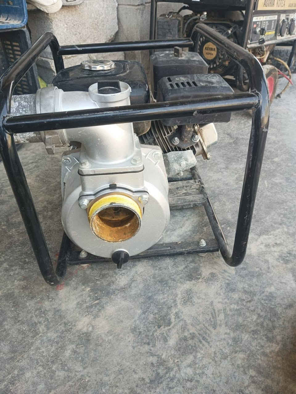 ماطور ماء او كاز +صونده 30متر كتان +صونده سحب 3م..
الماطور جديد مستخدم اسبوع فقط 
السعر 175الف 
 الاستفسار: ***********
