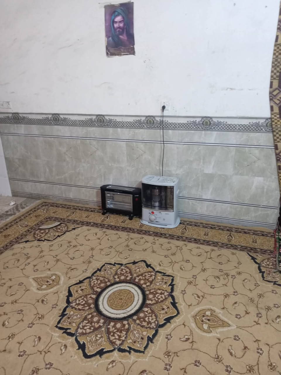 السلام عليكم بيت للايجار 
مساحه 150م
بغداد بوب الشام 
للاتصال ***********
واتساب
