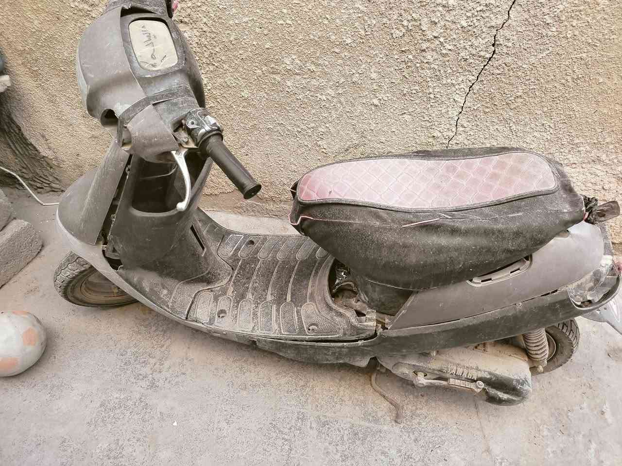 السلام عليكم حبايب دراجه 60 كفراتها موجوده وشامرها ما ما مستخدمها السعر 70 وبيها مجال مستعجل على بيعتها ***********
