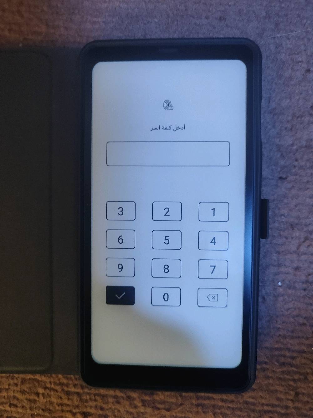 جهازين مخصصات للقراءة وحماية العين بنظام الآندرويد كاملات مع شاحن وكفر وكارتون زلغ ما بيهن الجبير ب250 الف والزغير ب350 الف.