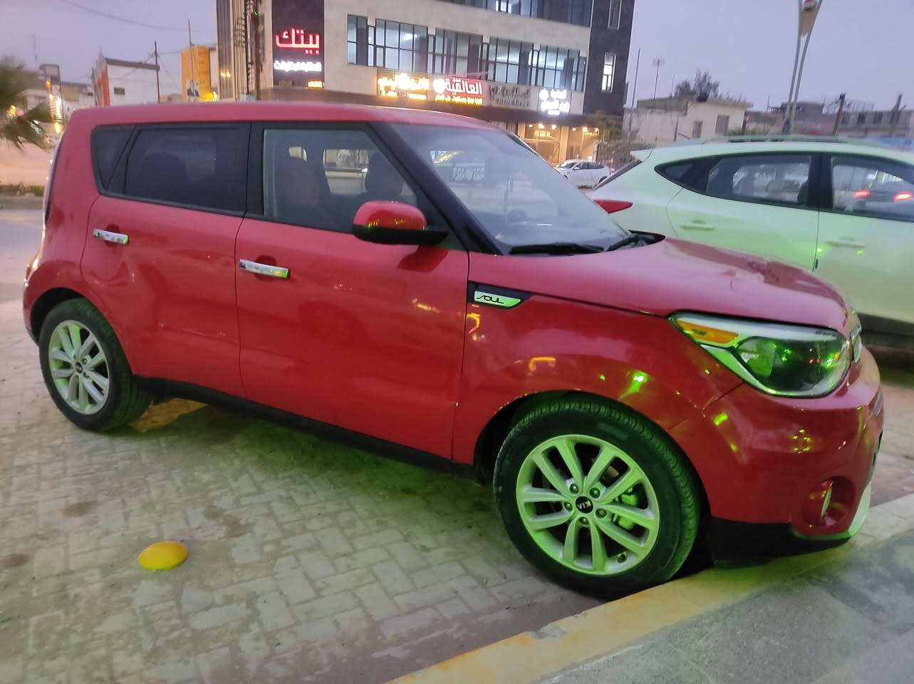 كيا صول موديل 2018 مكفوله من التبديل والضربه فقط طخات وبيه صبغ جاهزه من كلشي وارد امريكي بيع او مراوس السعر 112 وبيه مجال مكانه بالديوانيه حي العروبه ***********
