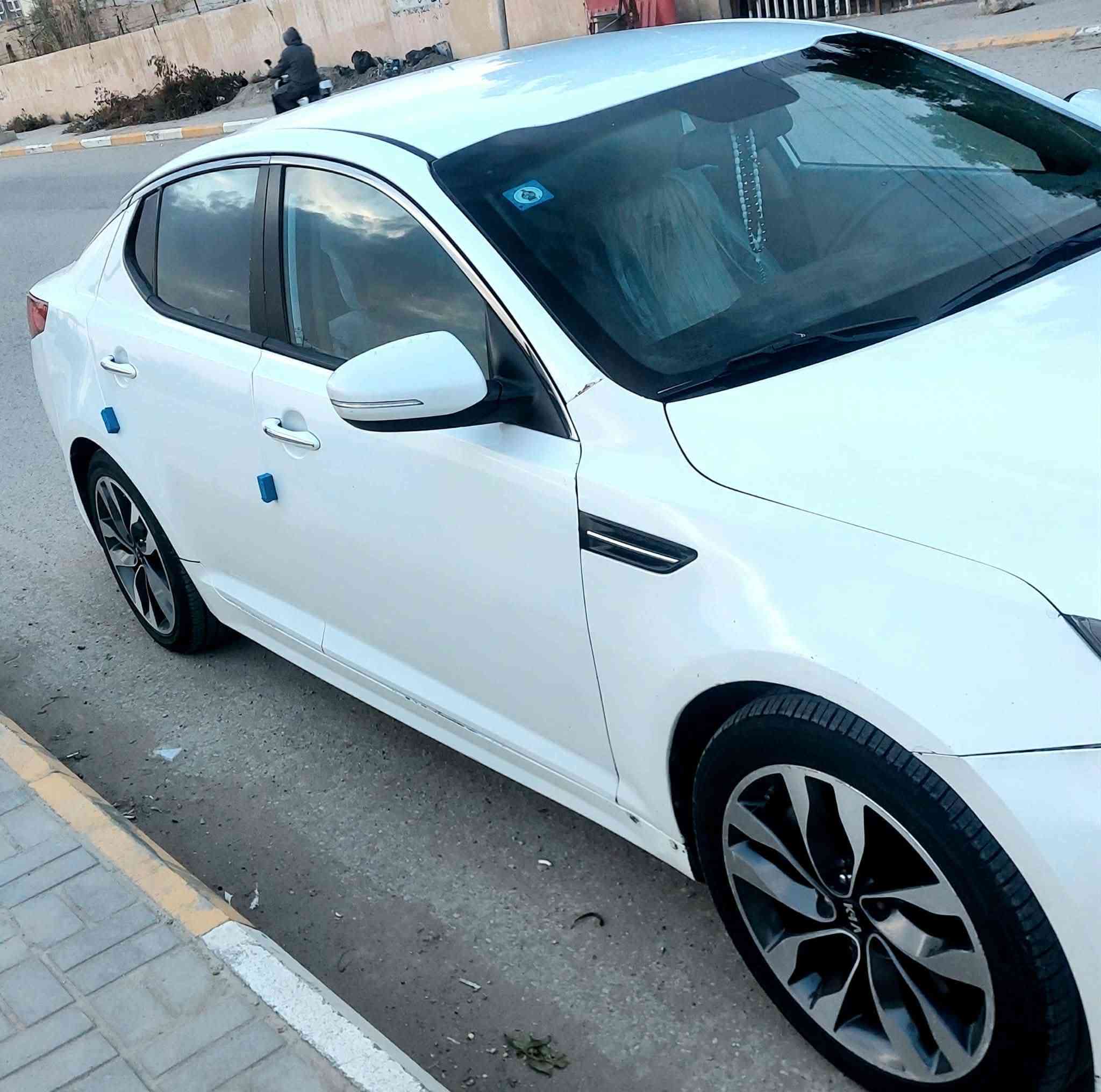 السلام عليكم اوبتيما خليجي موديل ١٤ شكل ١٥ بصمه معروف الموصفات مالته فول عدا البانوراما رقم بغداد انكليزي سنويه مجدده 2030 هزه جديده حداديه جديده تخم تاير تبريد مكينه 2400 جاهزه أئ نقص مابيهه تبديل بنيد وصبغ جاملغ جهه العبري السعر ١٣٥ وبيه مجال بسيط مكان سماوه رميثه رقم الموبايل ***********
