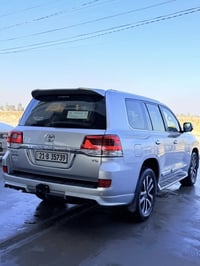 لاندكروز GXR • ٢٠١٩ • فتحة سقف