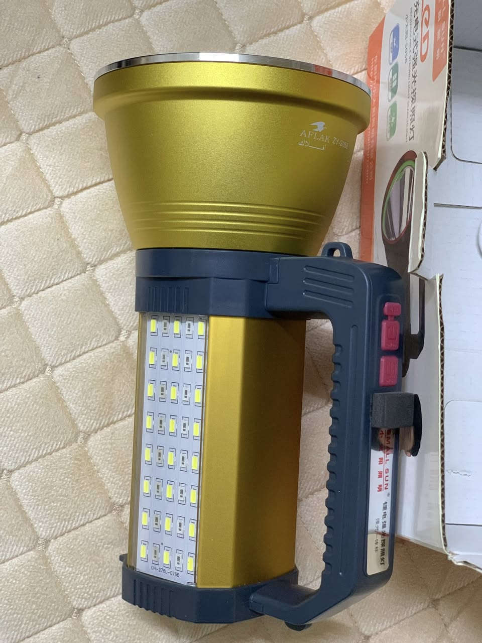 لايدي يدوي كلش قوي المدى ١ كيلو حديد بي ٣ اضائات وبي ٣ اضائات جانبيه ورماش مال شرطه احمر وازرق السعر ٢٥ مع التوصيل


**إذا كنت صاحب هذا الإعلان وتريد حذفه لأي سبب، رجاءا أرسل رسالة إلى الدعم الفني**