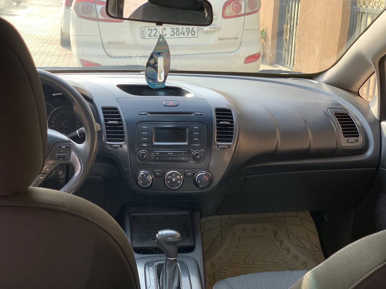 السلام عليكم  سيراتو موديل 2014 للبيع مكينه 1600 اصل بيها فتحه تحكم استرين دواخل اسود ويل عادي حجم 15 حداديه مكينه تبريد وكير كفاله مكان السياره النجف الأشرف سونار السيارة موجود ومأخذه  بيدي موجود .
 السعر 112$ وبيه مجال للشراي 
غير متواجد على فيس فقط اتصال على الرقم ***********
