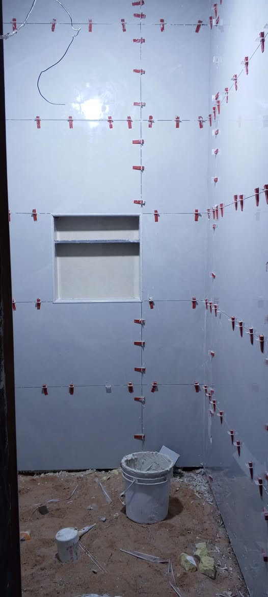 كادر سيراميك مصري البصره شغل درجه اولى تسليم هندسي تواصل 
 واتساب ***********
