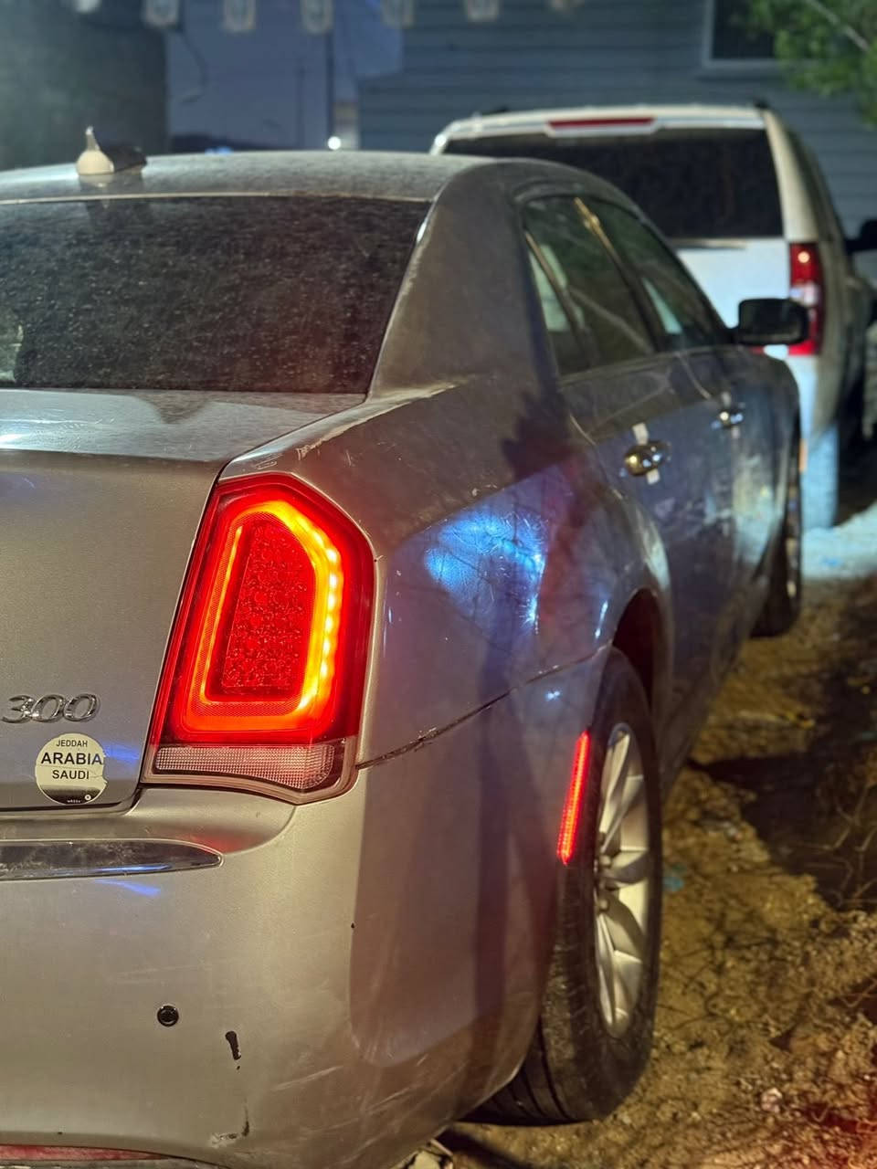 السلام عليكم لبيع وباما موديل 2015 لون سلفر رقم اربيل مميز السيارة بأسمي سنوية جديدة قبل شهرين مسويها مواصفات كندي تقريرها مرفق مع الصور ضررها جاملغات خلفية وجنطة السيارة نصبتها وشفتها حلوه مكينة وكير كفالة حدادية جديدة 
السعر 155 ورقة 

العنوان البصرة القبلة حي الجامعة 
رقم الهاتف ***********
***********
