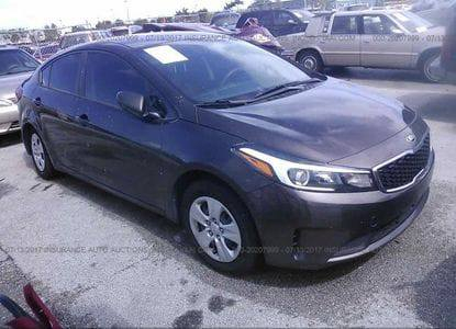 سلام عليكم فورتي 2017 باسمي بغداد  حادثها جاملق خلفي ورا السايق بدون دواخل فقط لبيل واحد كير مكينه جديد مكينه 1800 كير ايتي جديد تخم تاير صدر امامي وخلفي تبريد وتدفئه ويل كب منضومه زنون اصليه شاشه ابلاديه تحكمات استيرن وشاشه سنويه لل 28 السياره مال بيت جاهزة السعر 115 وبيهه مجال للشراي ابشي بسيط العنوان بغداد شهداء البياع رقم الهاتف ***********
