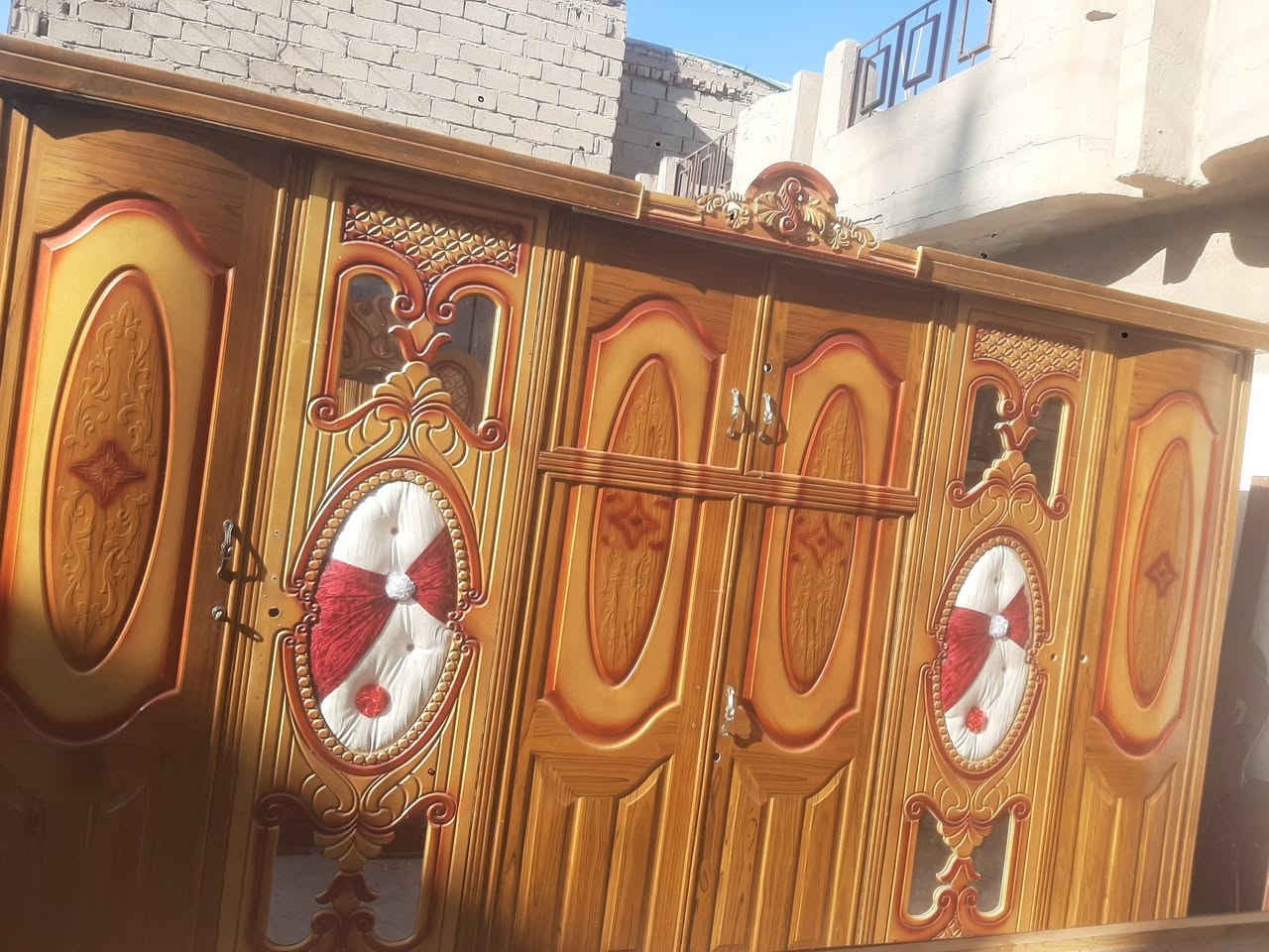 غرفة للبيع خشب عراقي السعر مناسب للإستفسار الاتصال على الرقم ***********
