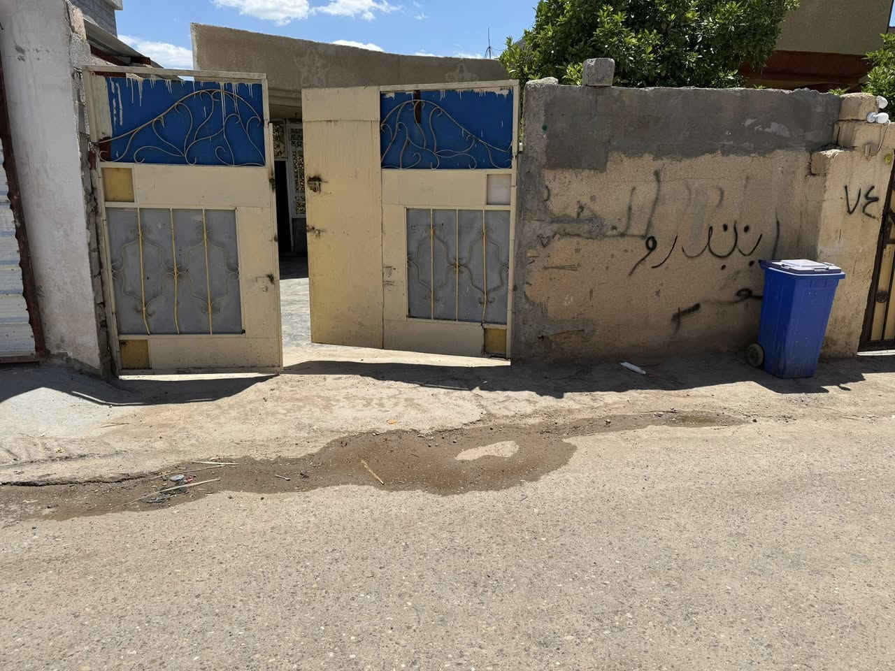 سلام عليكم بيت للبيع طابو زراعي مساحته 200متر  قرفه وحولي وصاله ومطبخ وكراج مكانه التاجي منشئه نصر باقرب مشروع الكويتي السعر 28وبي مجال شي قليل الاستفسار ***********/***********
