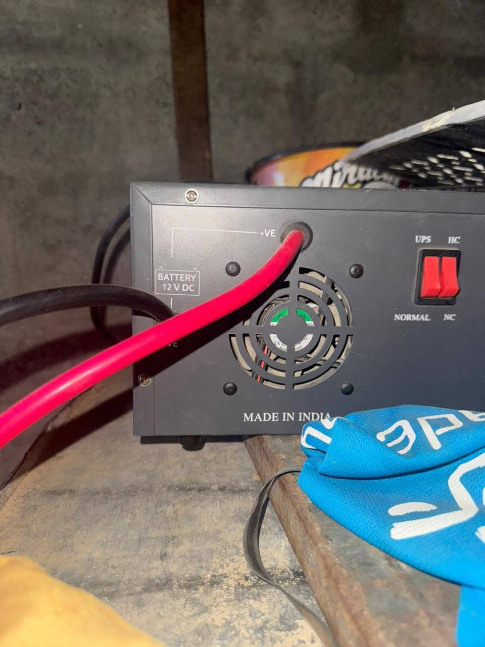 للبيع 
عاكس كهرباء (Inverter) ماركة Delta Series
​القدرة: 1500 واط
 لتشغيل الإضاءة (LED)، المراوح، أجهزة الحاسوب، الراوتر، وشاشات التلفاز دون أي ضرر.


**إذا كنت صاحب هذا الإعلان وتريد حذفه لأي سبب، رجاءا أرسل رسالة إلى الدعم الفني**
