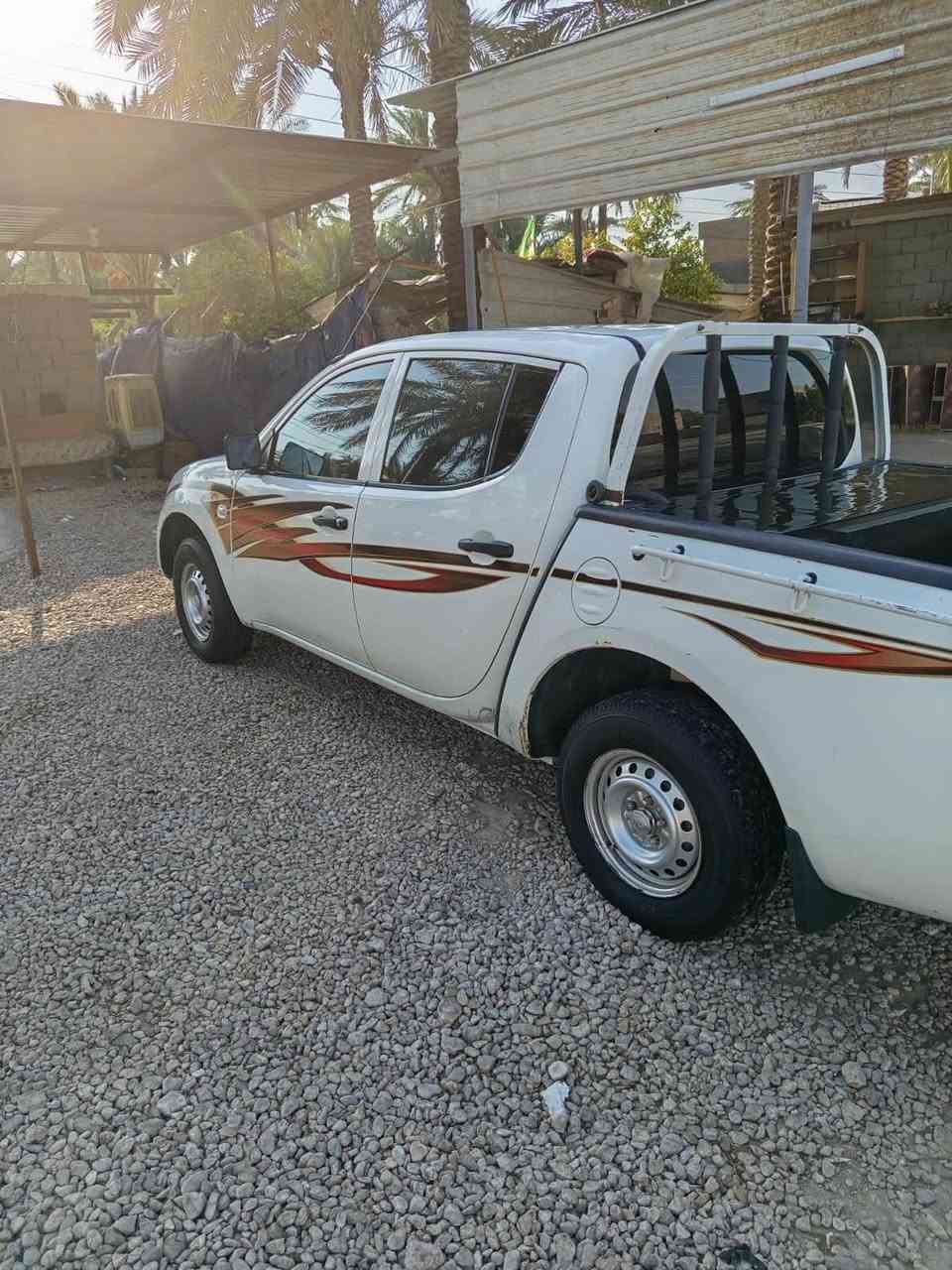 l200   2010 مكفولة من الصبغ والضربه فقط بارد بباب الصدر سيارة جديدة وجاهزه تخم تاير جديد حداديه تبريد ثلج منظومة غاز رقم قادسية الجديد بسمي  السعر 110 وبيه مجال المكان حلة حي الجزائر ‭***********‬
