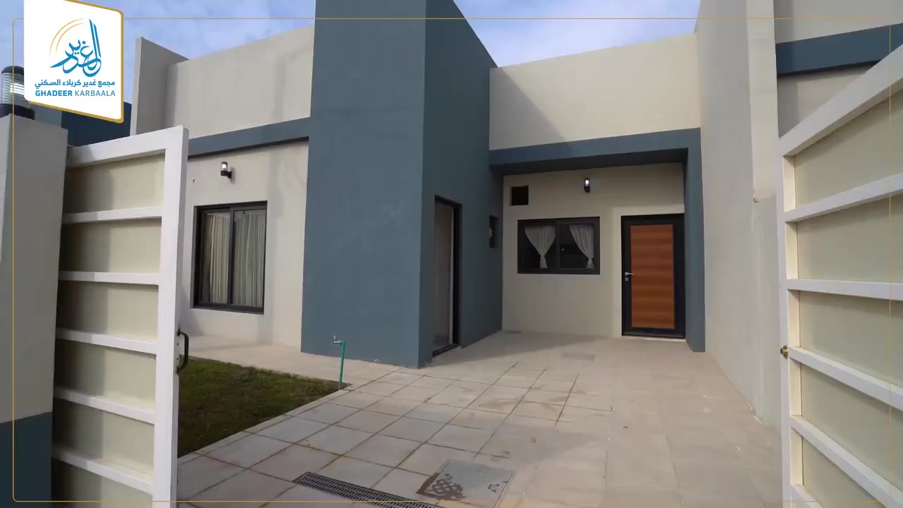 سلام عليكم
بيت في مجمع الغدير بلوك 67 الدار 7

للأيجار 
كل شهر بشهره على المرتاح ✅

البيت يتكون من :- 

-طارمه وحديقه 

-مطبخ 

-استقبال 

-حمام ضيوف وشرقي

-غرفتين نوم 

-حمام ثاني و بي غربي 

-ودرج للسطح 

‼️البيت جديد‼️

عرض  الشارع 15 متر قريب ع البوابه الي مجاور مجمع الوفاء 

للتواصل ***********

‼️ملاحظة ‼️الفديو  الي ناشره نموذج مالت الشركه بيتي نفسه بلضبط بس بدون اثاث ((البيت جديد ))
