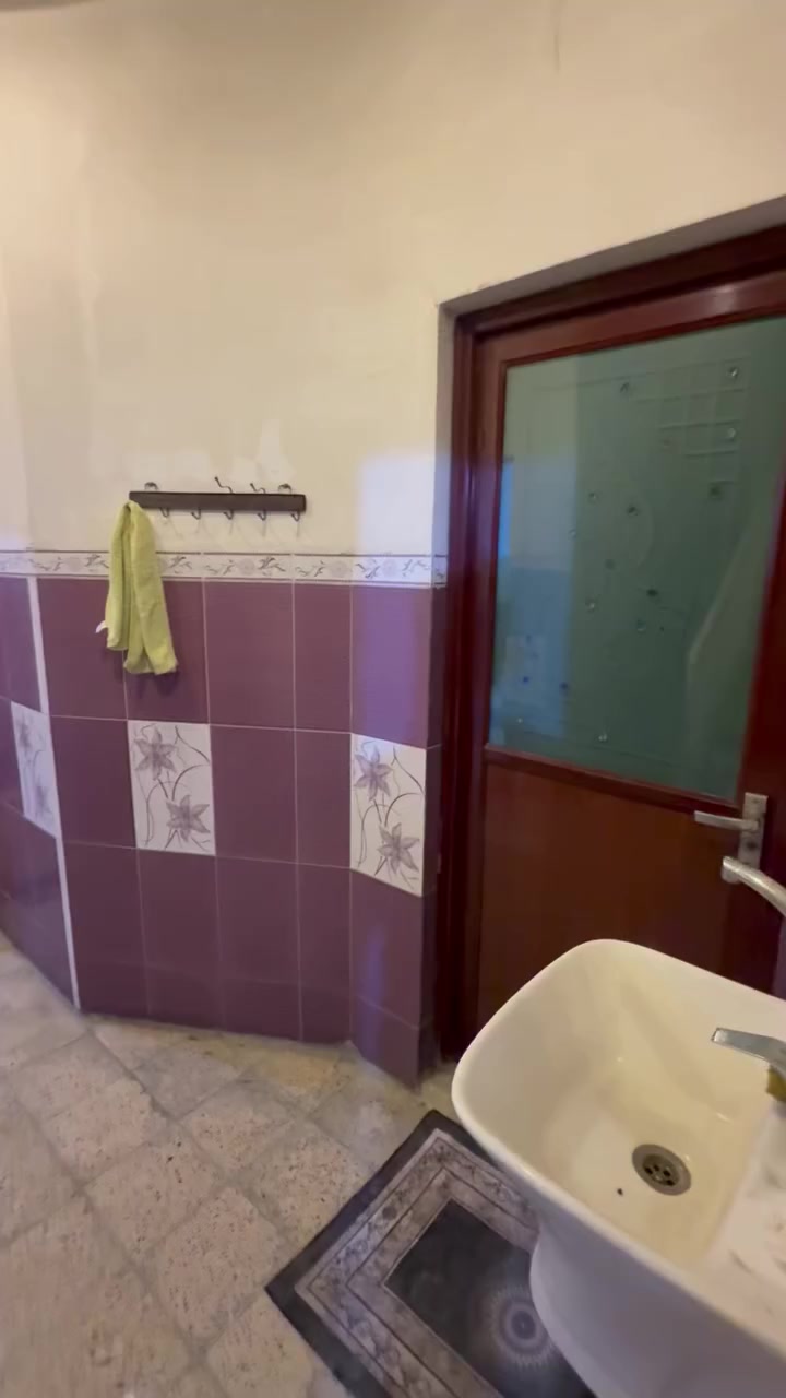 دار للايجار منطقة الامين
نهاية شارع النواب قرب تقاطع الزهور

مساحة 128م
8x16

يحتوي على كراج سياره
استقبال
هول
حولي و صحيات عدد 2
مطبخ
و غرفة نوم واحدة

البيت نظيف جداً و بفرع هادئ
ايجاره 600 الف و بيه مجال

للتواصل 
***********
