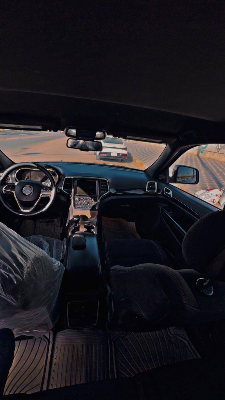 جيب2016 كراند شيروكي للبيع 
رقم بغداد دولي شبه مميز 
السياره جديده حيل 
مواصفات : 
شاشه جبيره
تحكمات ستيرن 
شفتات سرعه 
كشنات تتدفئه وتبريد 
بصمه تشغيل 
تشغيل عن بعد 
اوتو ستوب 
حساسات 
رادار 
السياره فول ماعدى الفتحه 
مكانها ناصريه مركز حادثها مرفق بالصور 
وبيها بالعراق قطعتين كلير بدون قطره صبغ
بيع او مراوس 
رقم الهاتف للاستفسار  ***********
