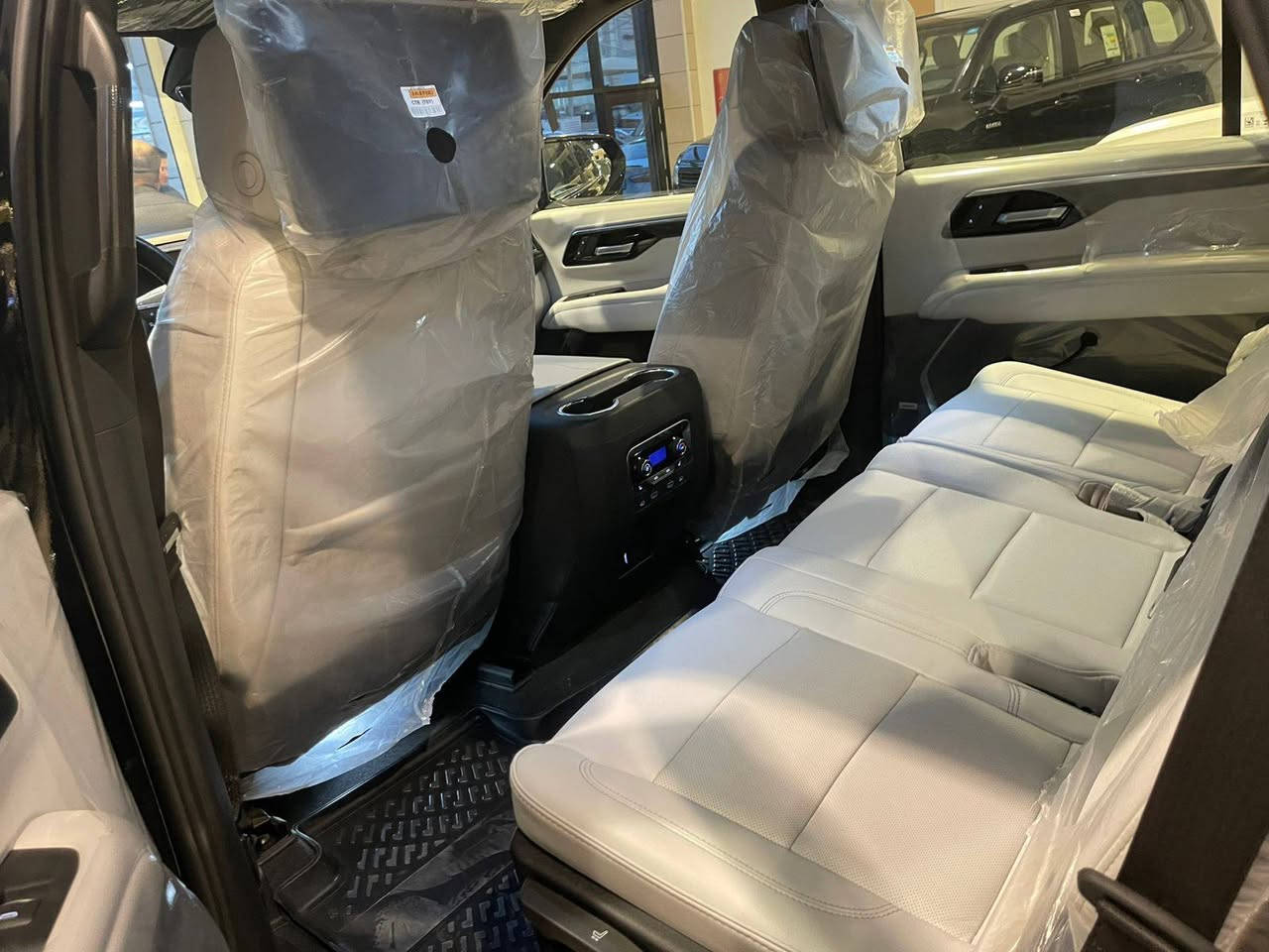 شفروليه تاهو برايمر 2025 – دبل كود
ماشيه 9,000 كم فقط
مغلفة PPF داخل وخارج حماية كاملة
وارد وكالة المنصور
داخلية لون أبيض فخامة ونظافة عالية
استخدام شخصي، حالة ممتازة، جاهزة للفحص
💰 السعر المطلوب: 74,000
📍 رقم بغداد
📞 للاتصال: ***********
💬 واتساب: ***********
