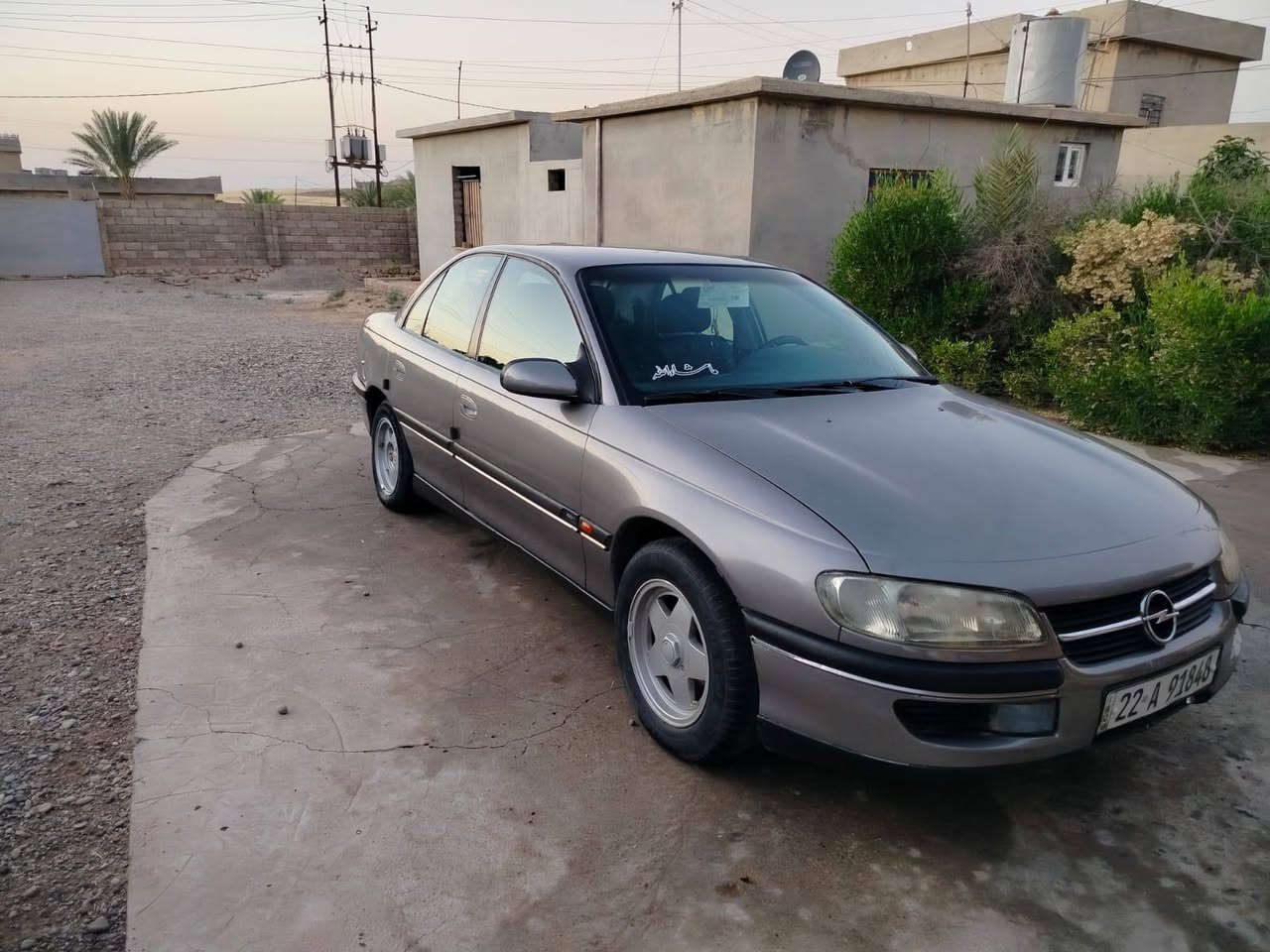 السلام عليكم 
للبيع للبيع 
اوميگا بزون موديل 1995 
رقم اربيل دولي مسطرة 
سنوية صار 7 اشهر منتهية 
محرك 20 قبغ اسود المرغوب 
السيارة مصبوغة جمالية بدون حادث 
تدفئة شغال وتبريد بي خلل شغلة ليك او غاز 
سيارة فول توماتيك بس الگير عادي 
محرك وكير ما شاء الله 
صدرها مضبوط 
سيارة ما بيها نقص 
داخلها فول نظيف 
لايت زينون 
والتحويل من الشرعي 
السعر 48 وبيها مجال 
شراي اتصل او راسلني واتساب 
***********
