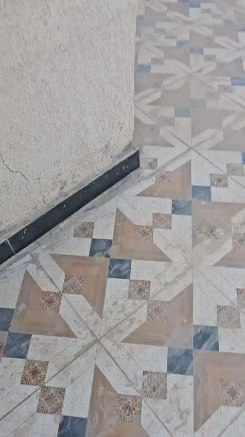 السلام عليكم 

للبيع .... دار سكن طابو زراعي 

الحالة :  الدار فارغ وبحالة ممتازة وجاهز للسكن الفوري 

المساحة الاجمالية : 120 متر مربع واجهه 10 متر ( سند 25 ) بناء درجة أولى 

الموقع : المحمودية / حي الحكيم 

عدد الغرف : غرفة نوم واحده / مع صالة / واستقبال 

المرافق المنزلية : مطبخ / وحمام / وصحيات مع ( صحيات خارجية ) 

السعر : (45مليون) 

للمزيد : الاتصال *********** متواجد واتس اب . 

تحياتنا .
